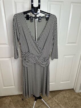 16W London Times Black and White Twist-Waist V-Neck Midi Dress